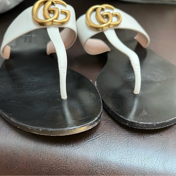 Gucci Black and Cream Sandals with Gold Accents - Picture 2 of 5